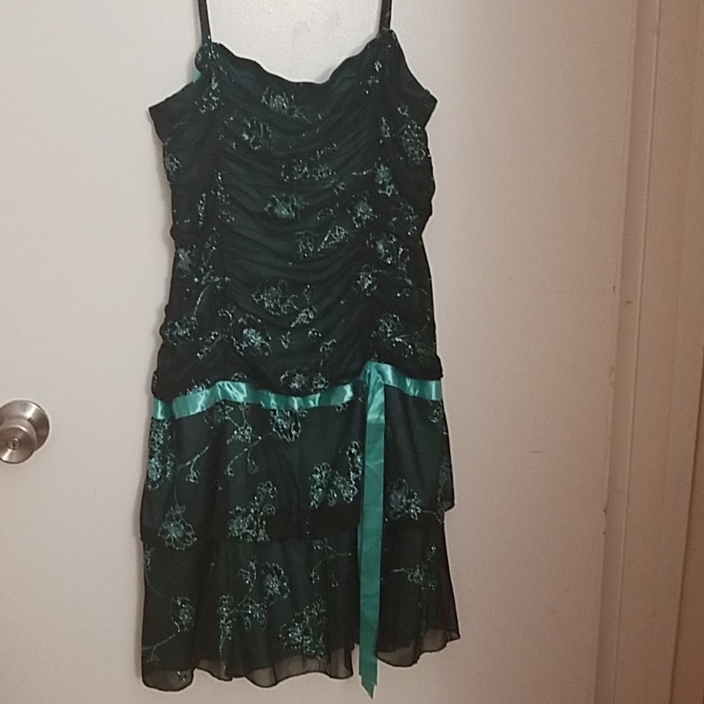 Taboo 2X black and green glitter night dress